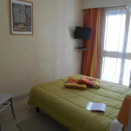 D'hotes La Maison Haute Bed & Breakfast